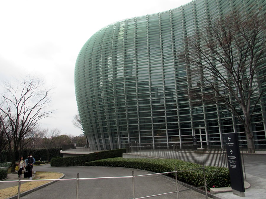 東京・新国立美術館